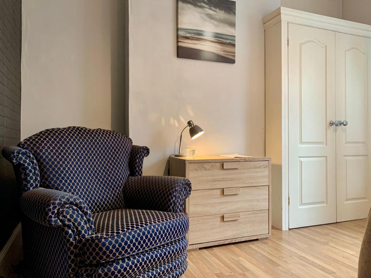 Somerford Place - 6 Beds - Sleeps 12 - Parks 2-3 Cars/Vans Willenhall Экстерьер фото